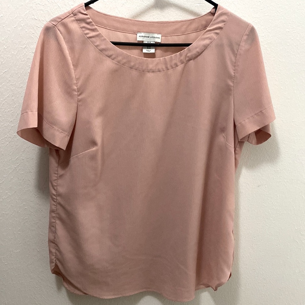 Dusty pink work blouse. No stretch material. Size M. Looks great w/ black slacks